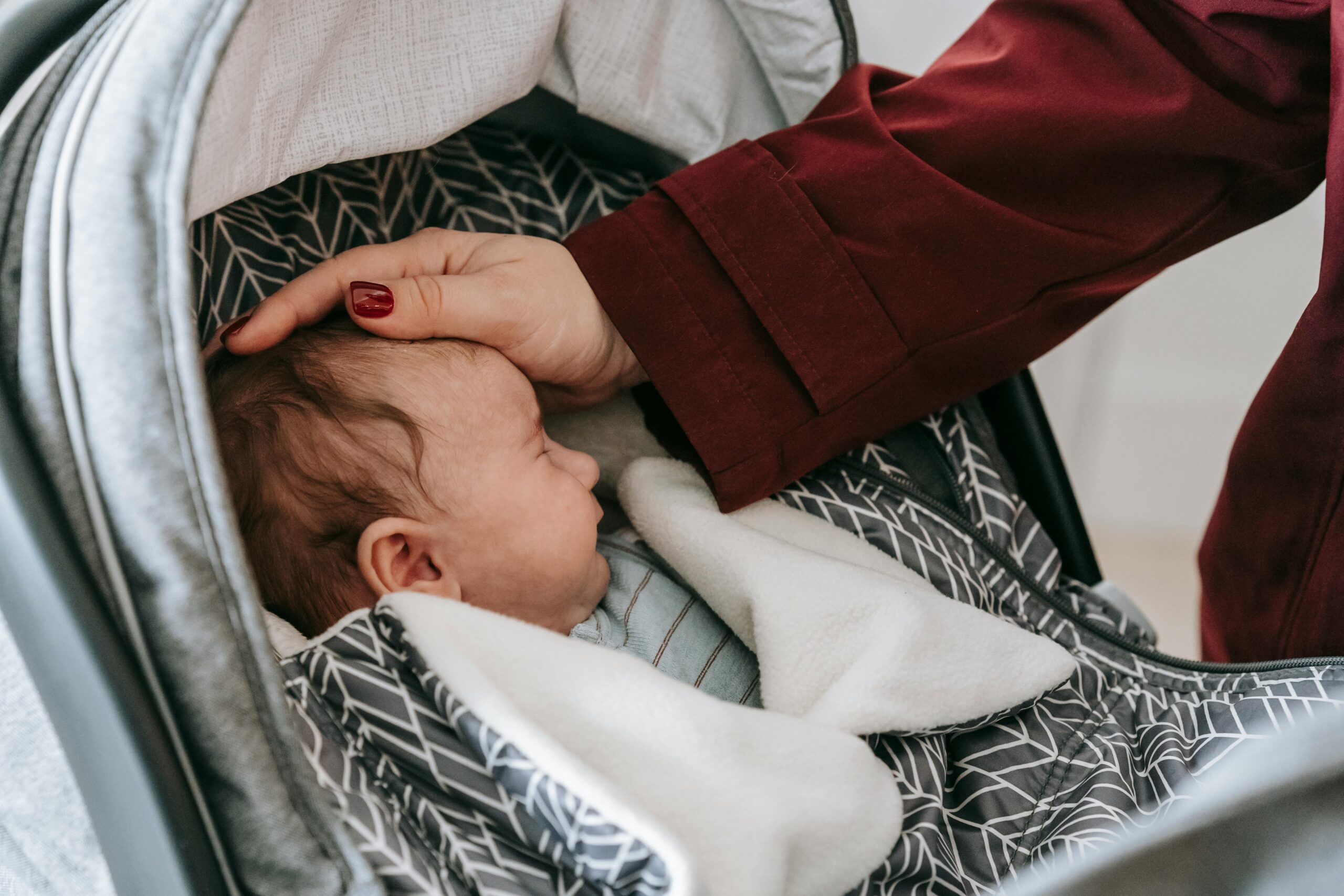 baby sleeping in car seat safety