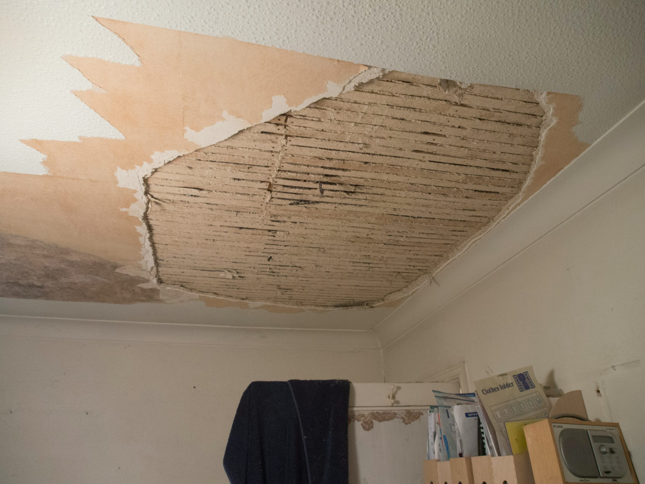 Ceiling Leaking From Upstairs with No Renters Insurance?
